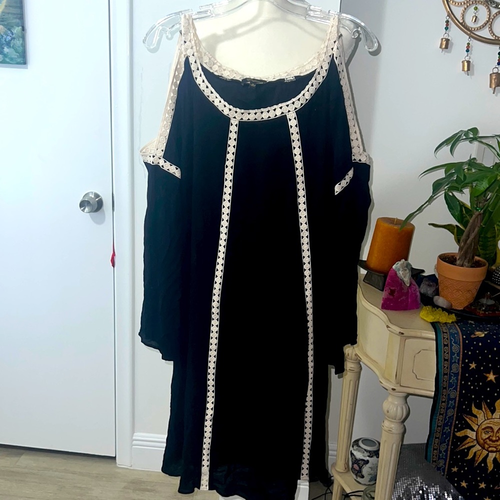 🌹CUPIO EUC 100% Viscose Lined Boho Black/Cream Lace Details Size XL MIDI Dress!